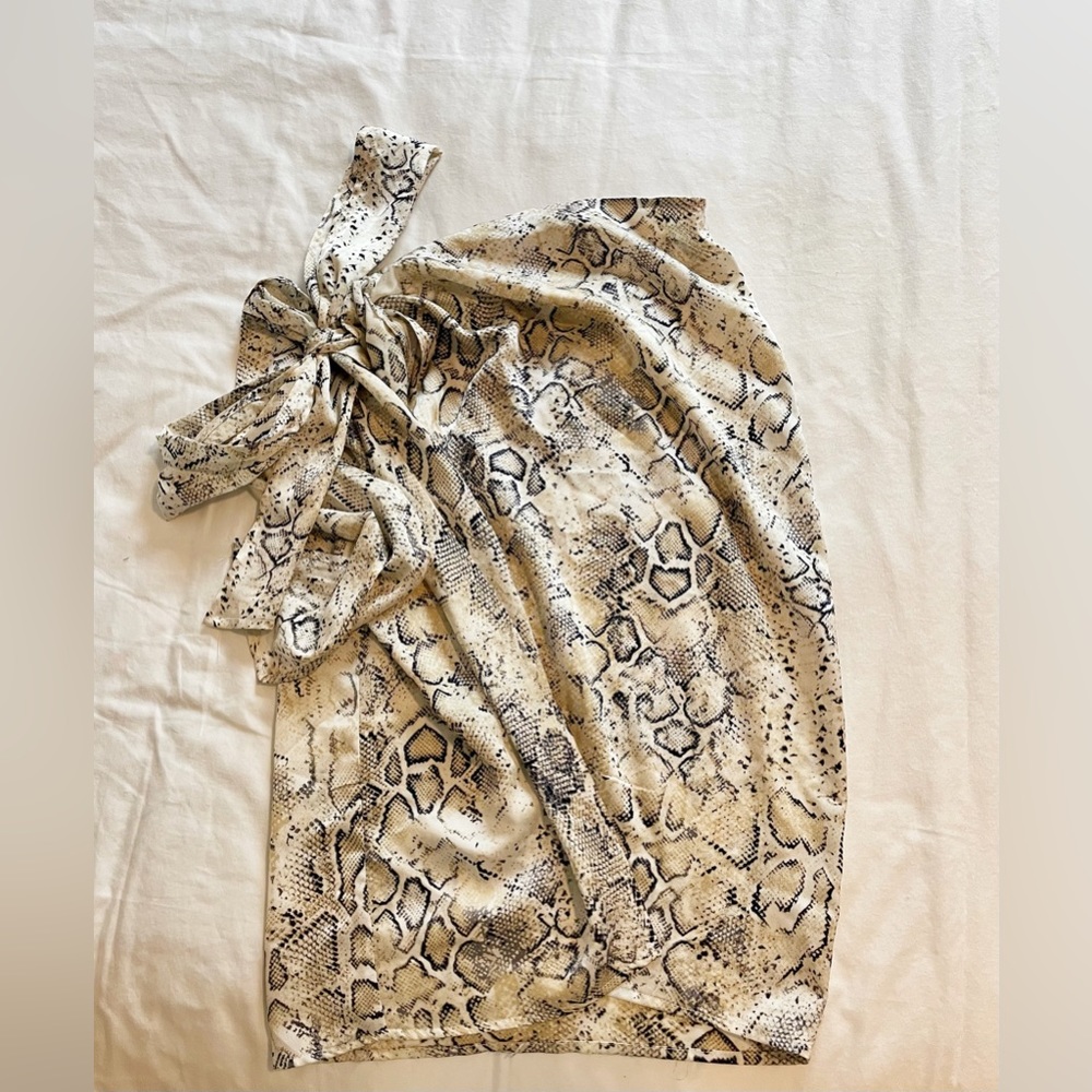 Beautiful wrap skirt! Snake print in great condition!